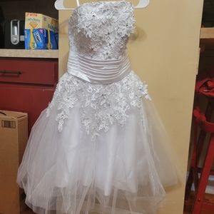 Brand new wedding Dress size 2 knee length